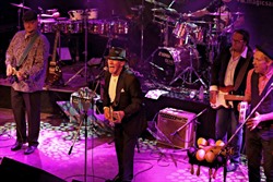 Diese Band bringt ''The Magic of Santana'' auf die Bühne. © für Abbildung: PR; Quelle: Goldrush Productions; Aufnahme: Sabine Michalak Fotodesign Bochum