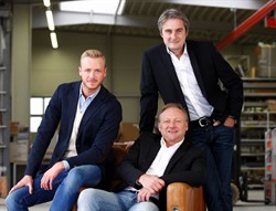 Das Höfelmeyer-Führungsteam: Felix Höfelmeyer, Reinhard Höfelmeyer sowie der kaufmännische Leiter Ralf Schulz (hinten, v.l.). © für Abbildung: PR; Quelle: Höfelmeyer