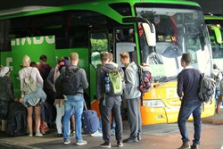 Seit 2013 ist Flix Bus in Deutschland unterwegs und bietet eine Alternative zu Zug oder Flug. © für Abbildung: PR; Quelle: Flix Bus