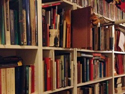 Schmökern macht Spaß: Bücherschrank. © Eigenfoto